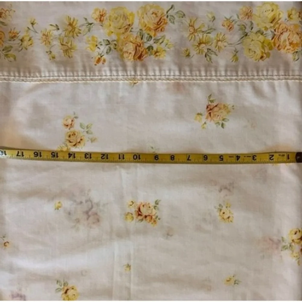 Vintage Full Size Flat‎ sheet with yellow roses and border Fashion Manor